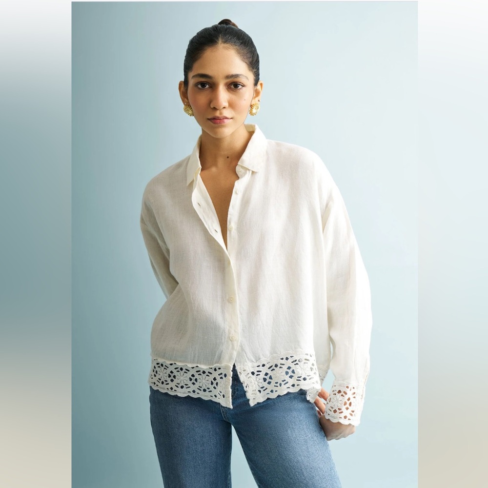 Women's White Eyelet-Hem Button-Front Shirt